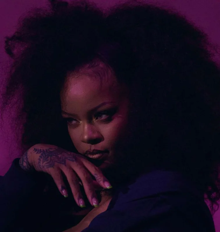 Rihanna milyon dollarlıq müqavilə imzaladı