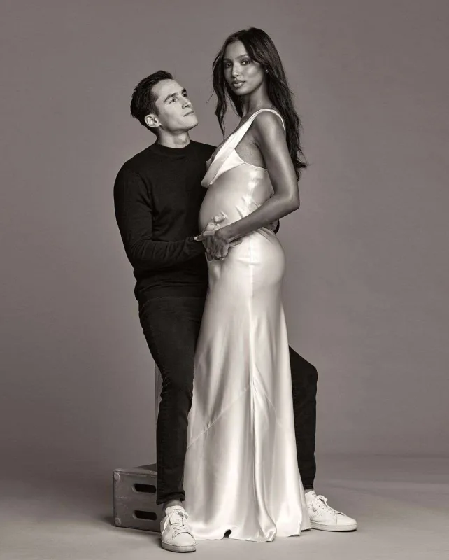 “Victoria's Secret” ulduzu ana olacaq