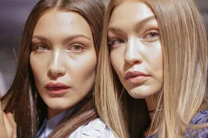 Bella bacısının münasibətinə razı deyil