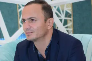 “Yaltaqlanmağı tərgidin” - Pərvindən şou əhlinə