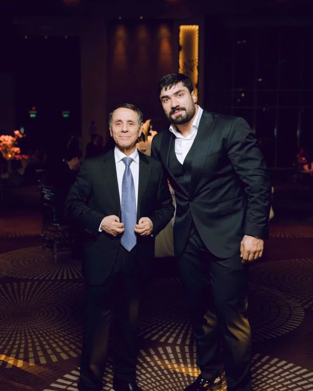 Pərviz klip çəkilişində ağır zədələndi