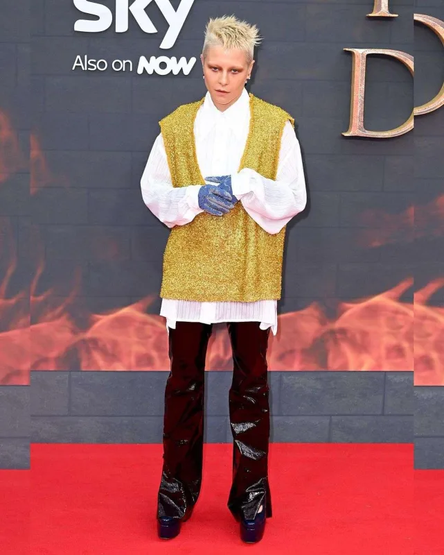 Ulduzlar Londonda qırmızı xalıda...