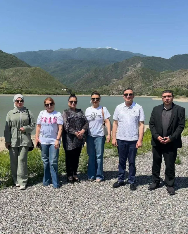 Xalq artistləri Suqovuşanda