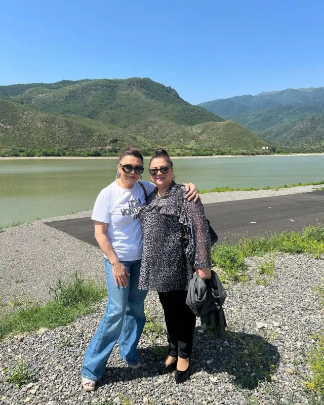 Xalq artistləri Suqovuşanda