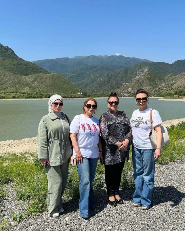 Xalq artistləri Suqovuşanda