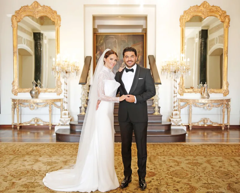 Əri Ebru Şallını avtomobildə döydü