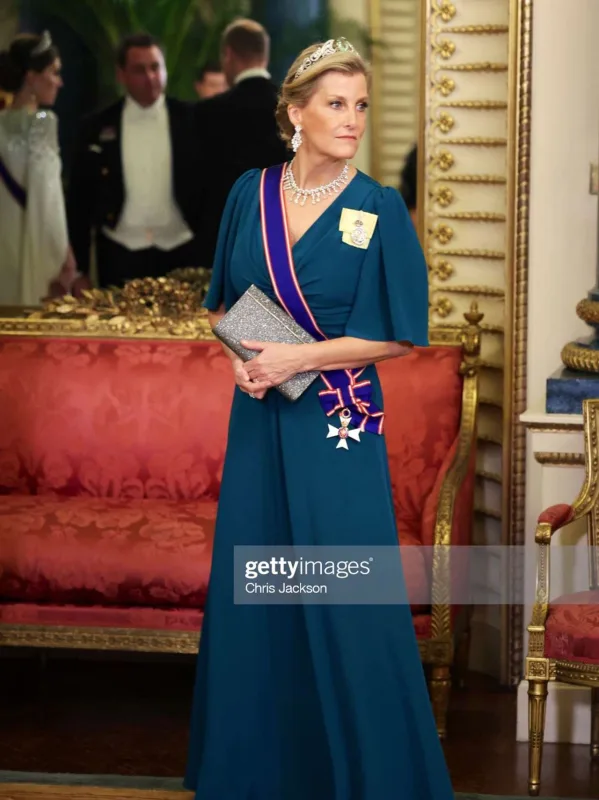 Sofi 2 milyonluq tacı ilə gündəmdə!