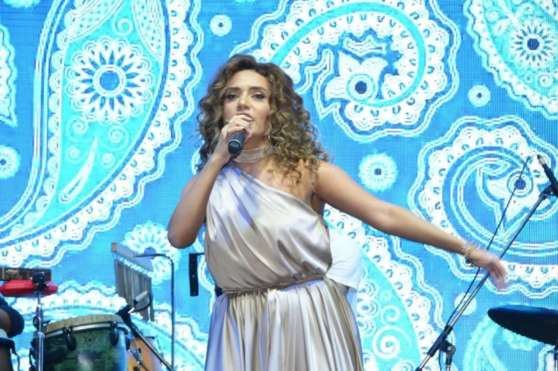 Çinarə Bakıda ilk konsertini verdi