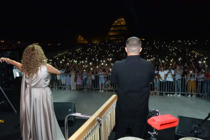 Çinarə Bakıda ilk konsertini verdi