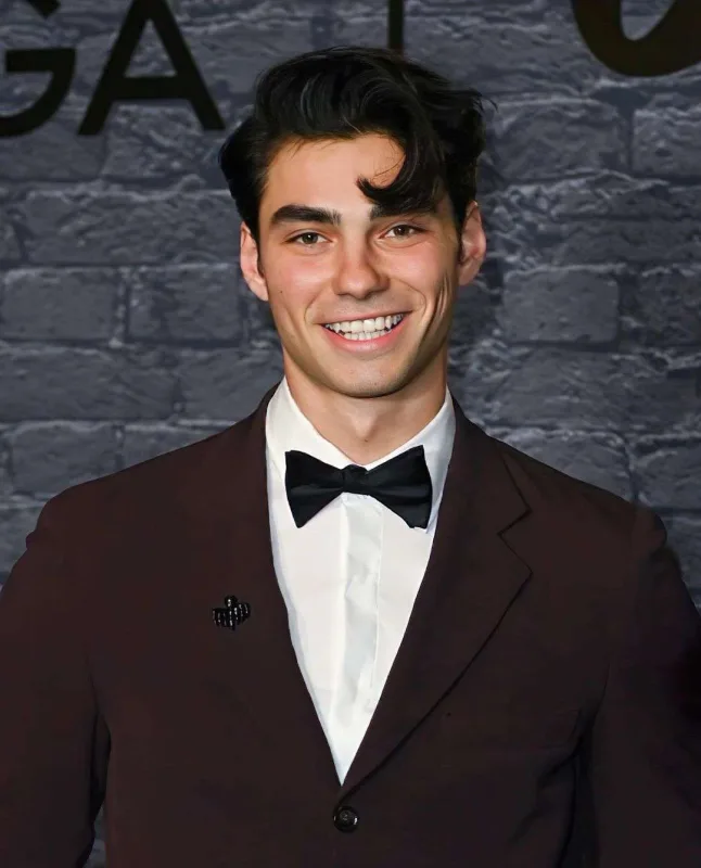 Qırmızı xalıda Ceyms Bond rüzgarı