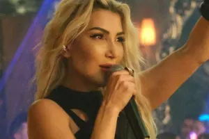 Handenin səhnə geyimi tənqid olundu