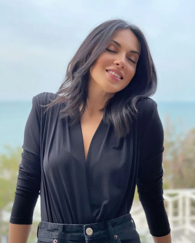 Aysellə Diana Polşaya gedir