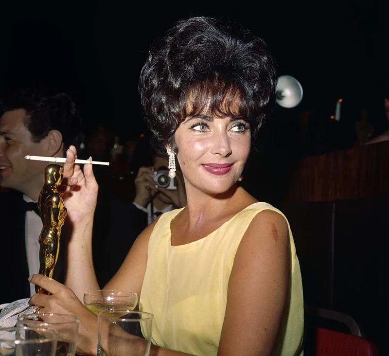 “Oskar” libası 72,5 min dollara satılır