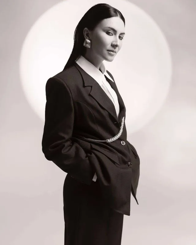 Aysellə Diana Polşaya gedir