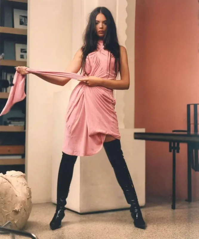 Belluççinin 18 yaşlı qızı “Vogue”da