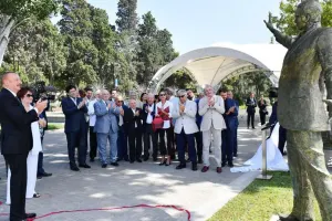 Maqomayevin abidəsinin açılışından görüntülər