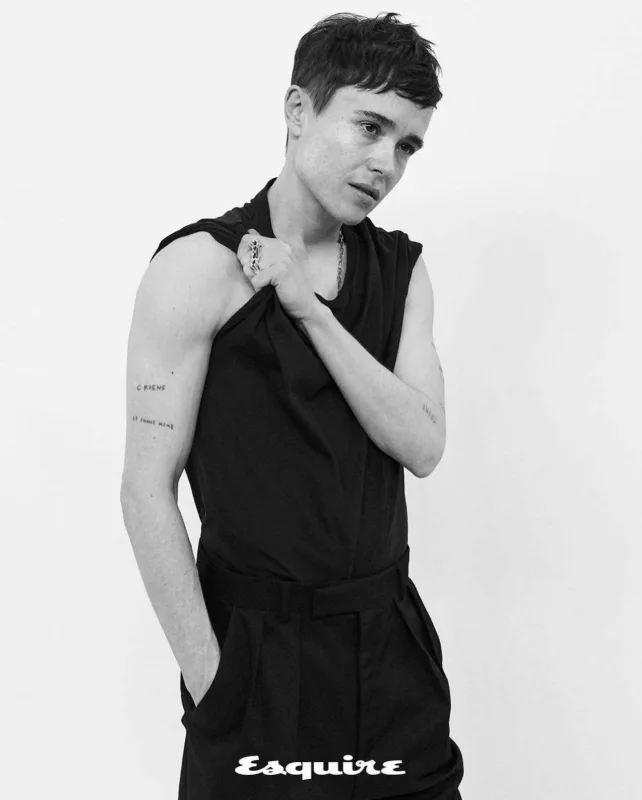 Cinsini dəyişən Elliot kamera qarşısında