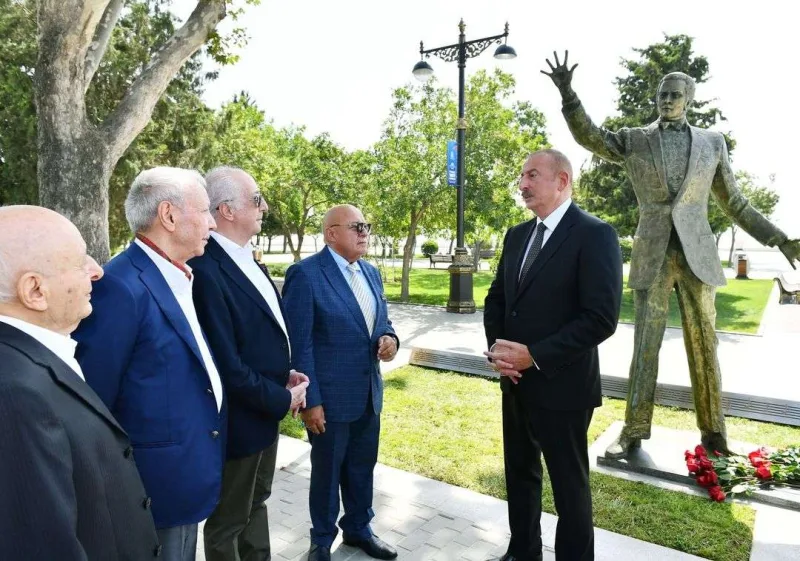 Maqomayevin abidəsinin açılışından görüntülər