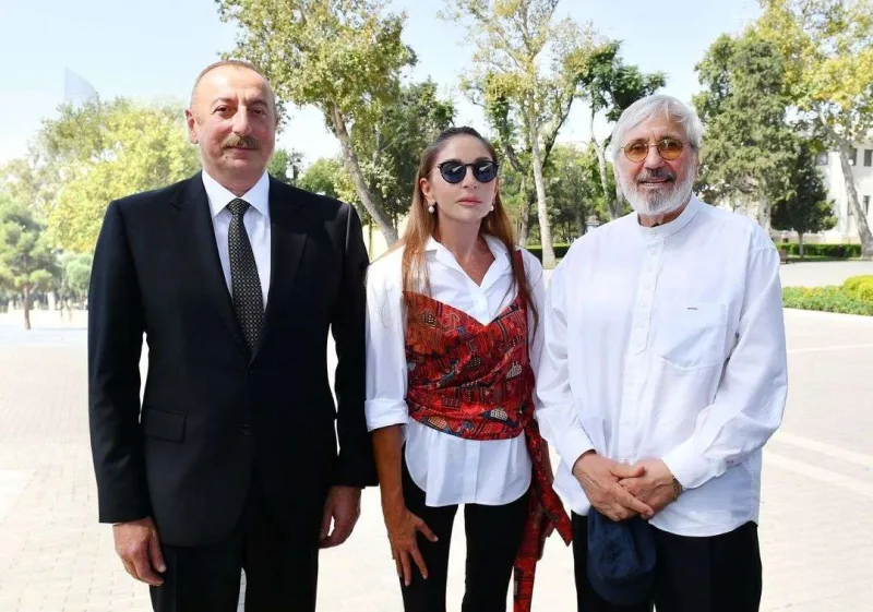 Maqomayevin abidəsinin açılışından görüntülər