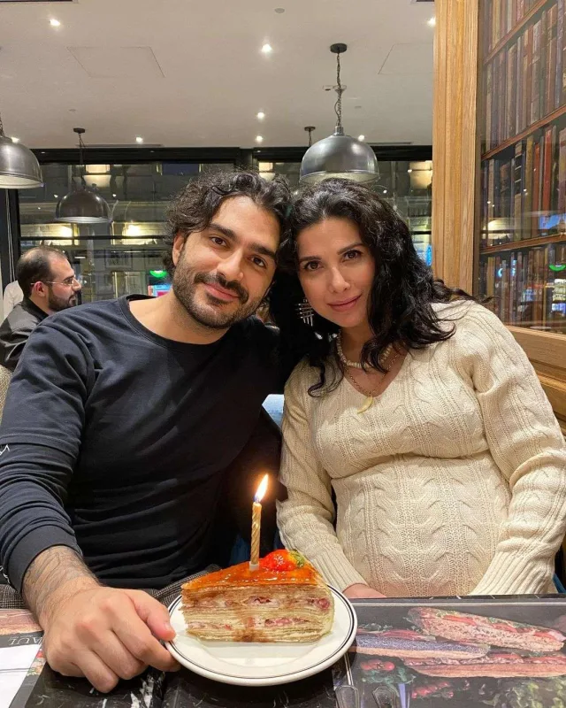 Xanımının ilk hamiləlik fotosunu paylaşdı