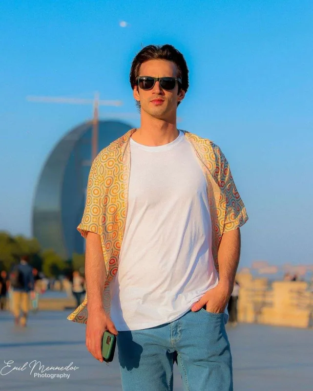 “Yaxamdan əl çəkin”