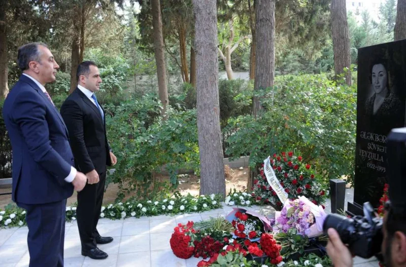 100 illiyində məzarı ziyarət edildi