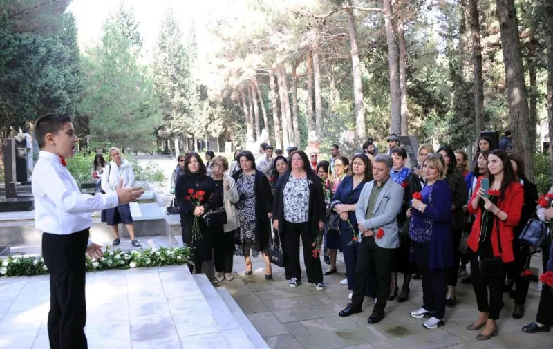 100 illiyində məzarı ziyarət edildi
