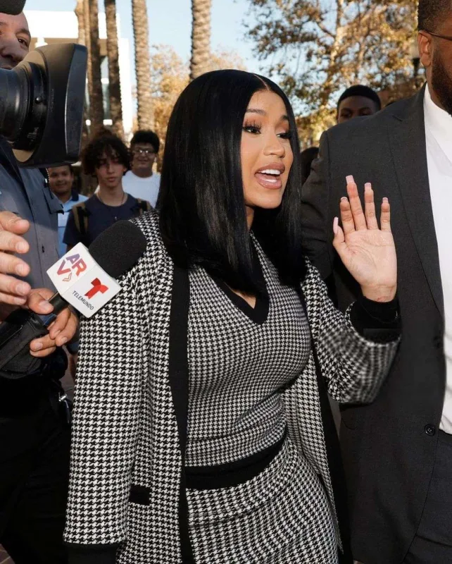 Kardinin məhkəmə “look”ları