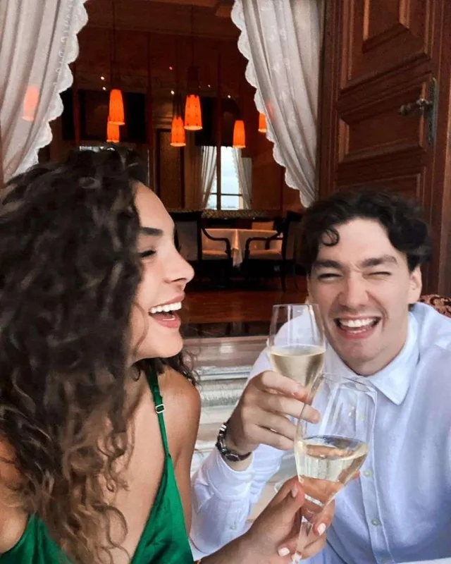 18 milyonluq maşınını özü ilə gətirtdi