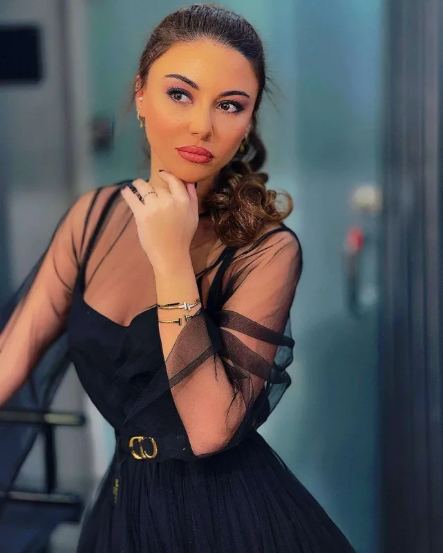 Aysel Əlizadə gizli evlənib boşanıbmış...