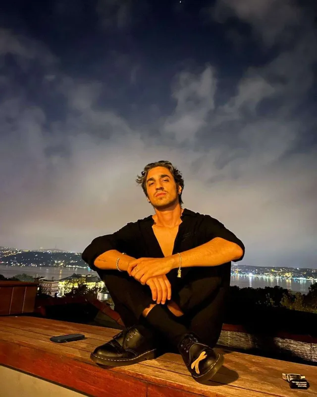 Çağla fotoqrafla sevgilidir