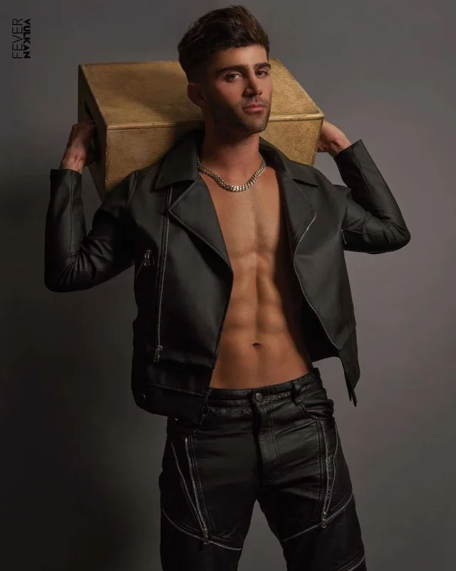 Nikinin mahnısı 1-ci olsa, çılpaq fotosunu paylaşacaq