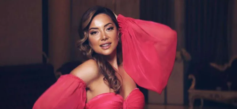 “Evləri, maşınları müğənnilikdən qazanmamışam”