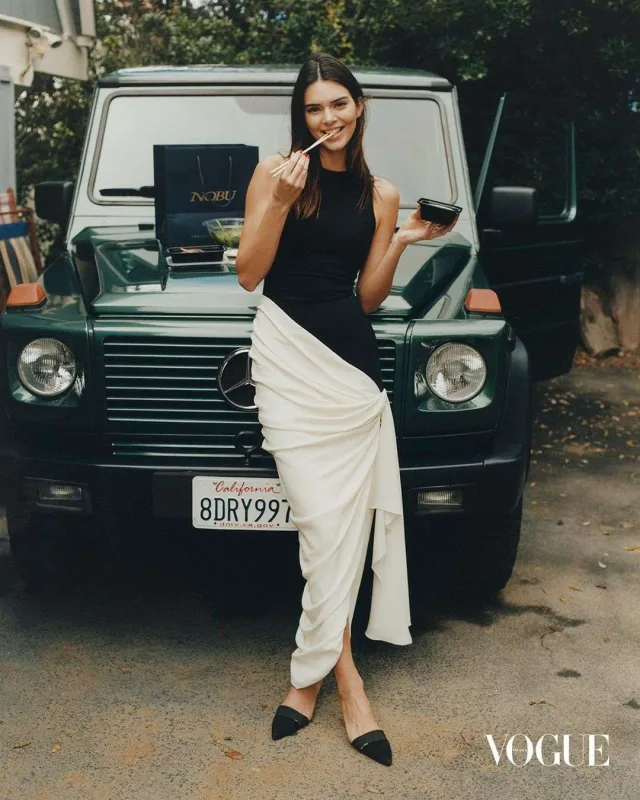 “Yolda gəzməyimi də problemə çevirirlər”