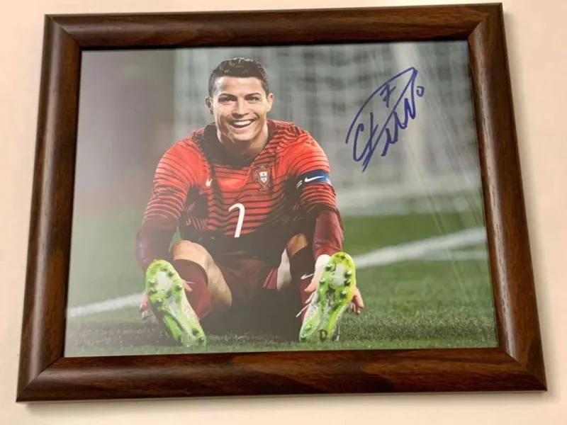 Onların imzalı fotoları Bakıda ucuz qiymətə satılır