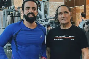 82 yaşlı Niyaməddin Musayev idman zalında