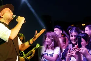 Murad açıq havada konsert verdi