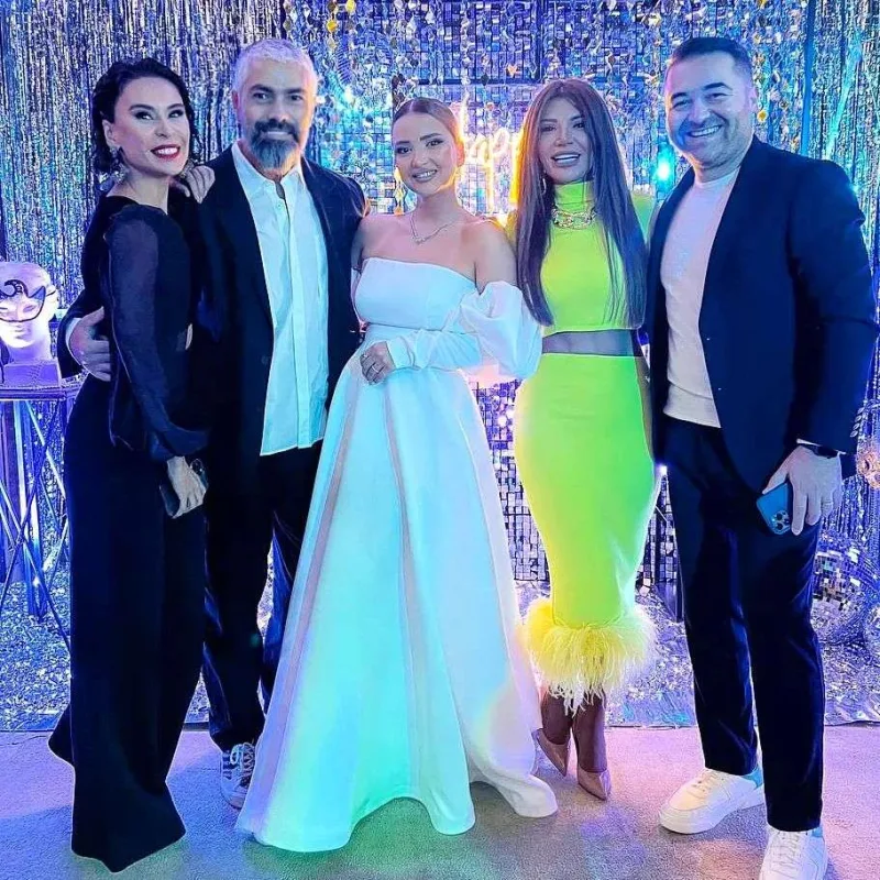 İlkin həm özünə, həm xanımına ad günü etdi