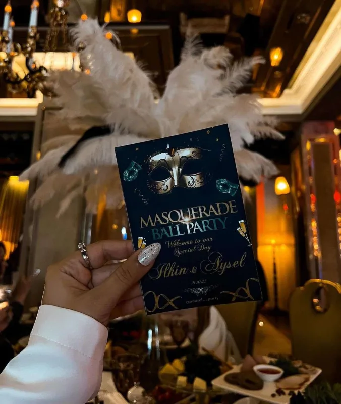 İlkin həm özünə, həm xanımına ad günü etdi