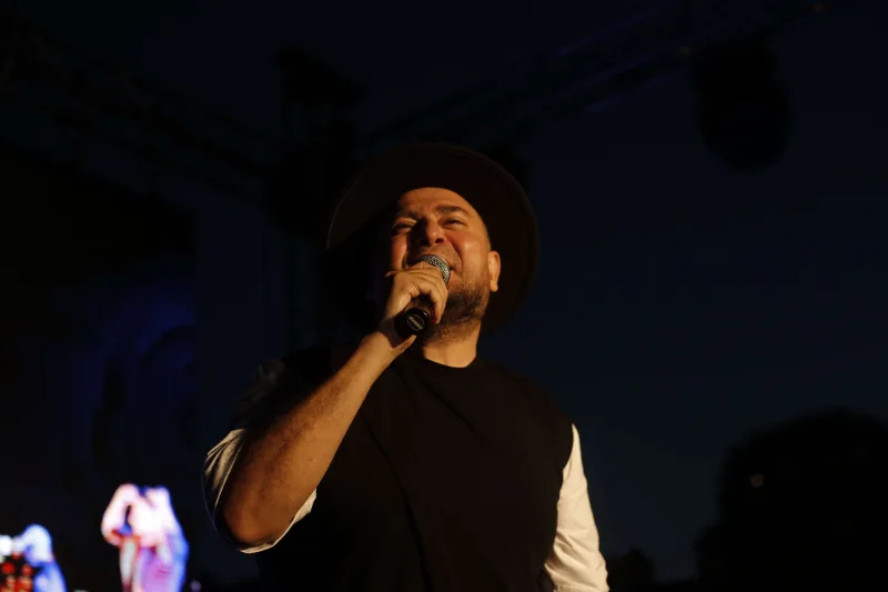 Murad açıq havada konsert verdi