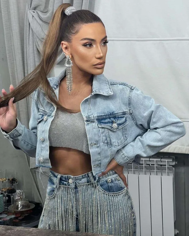 Röya fatasını çıxardı