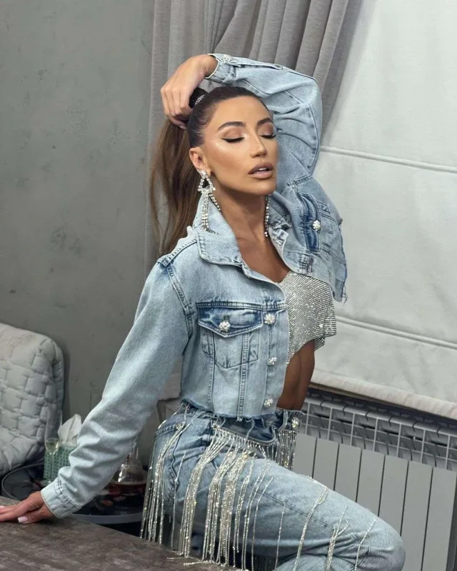 Röya fatasını çıxardı