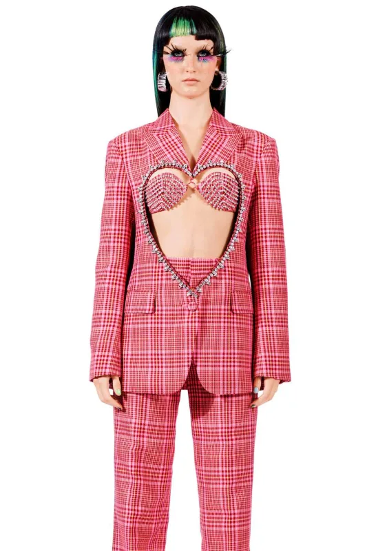 Səhnə libası da müzakirəsiz ötüşmədi