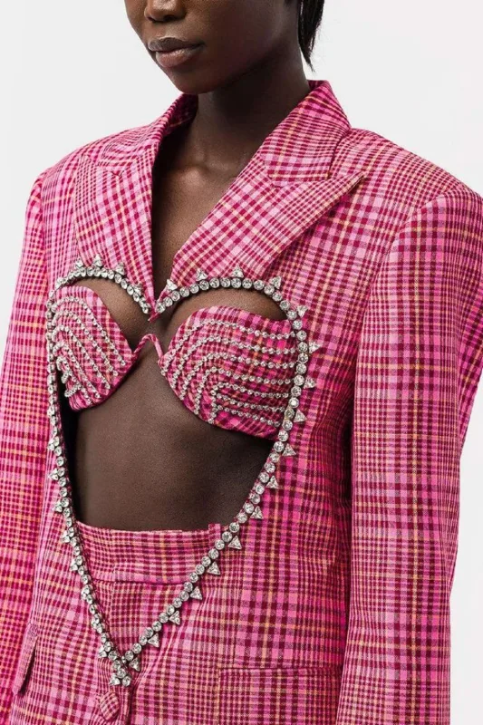 Səhnə libası da müzakirəsiz ötüşmədi