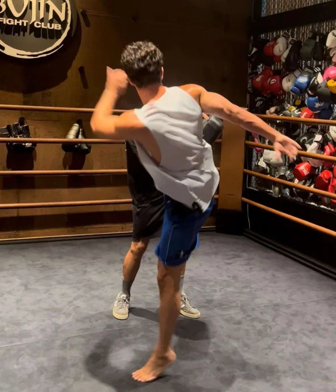 İdman zalında zədələndi