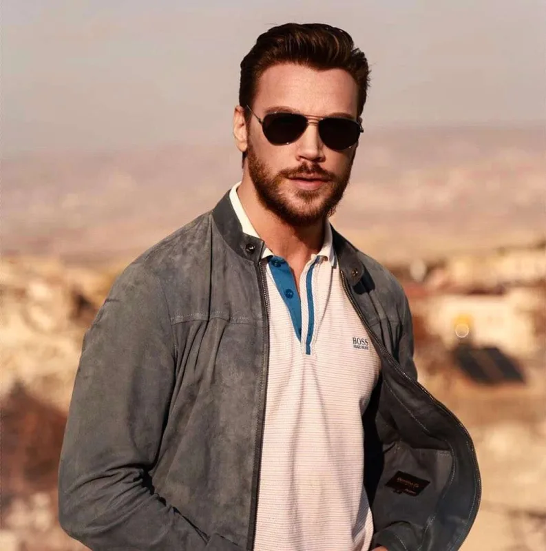 Müge ilə Sinan sevgilidir?