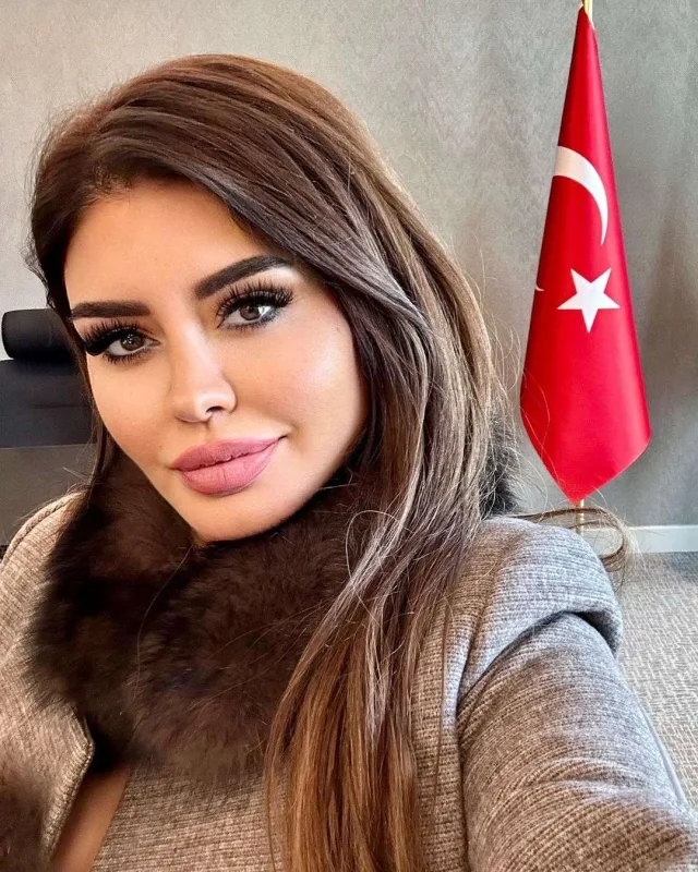 Ebru 15 il sonra peşəsinə qayıdır