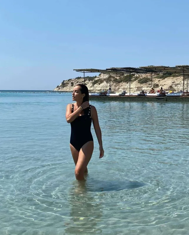 Bengüdən övladları ilə birgə tətil pozaları