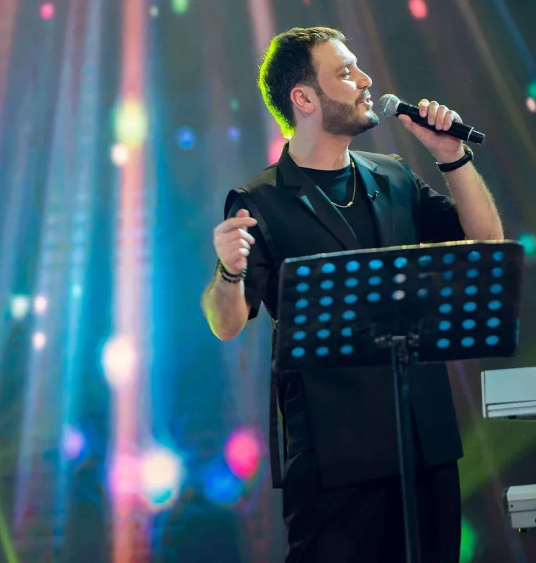 Rəsul Əfəndiyev gürcü modellə kamera önünə keçdi