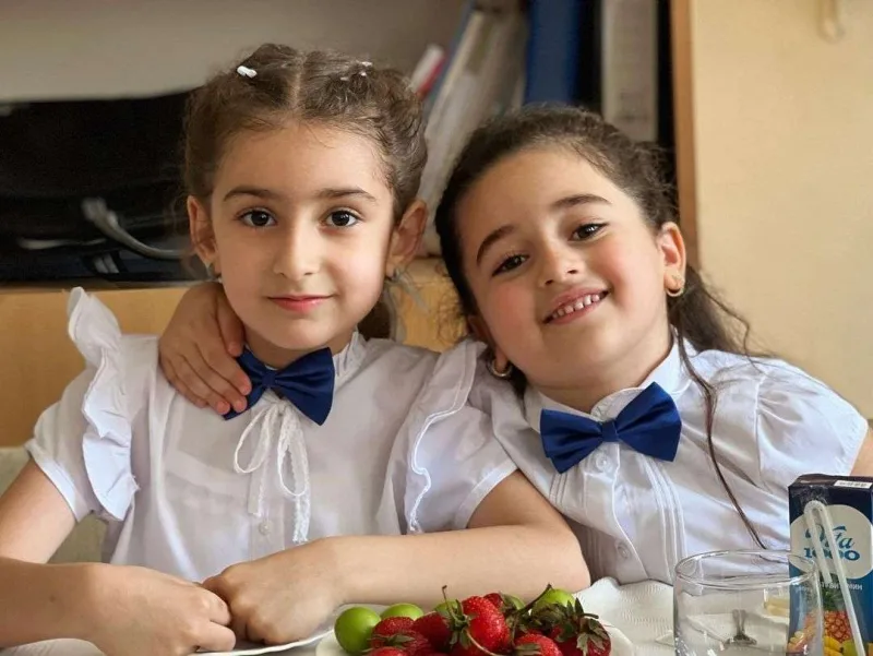 Nazimin qızı birinci sinifi bitirdi